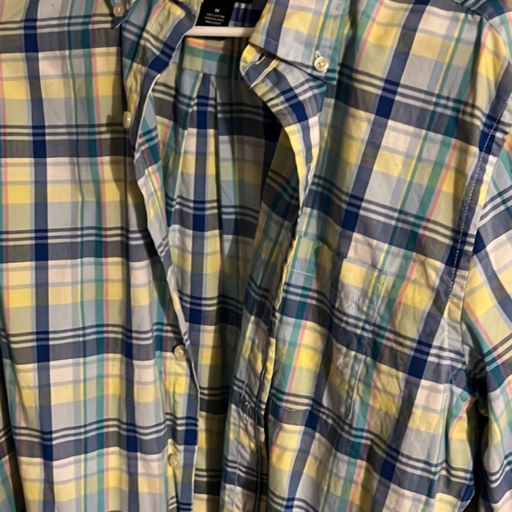 Button down shirts - Picture 2 of 16